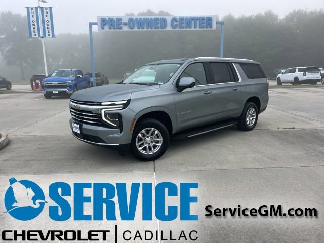 Used 2025 Chevrolet Suburban LT image 1