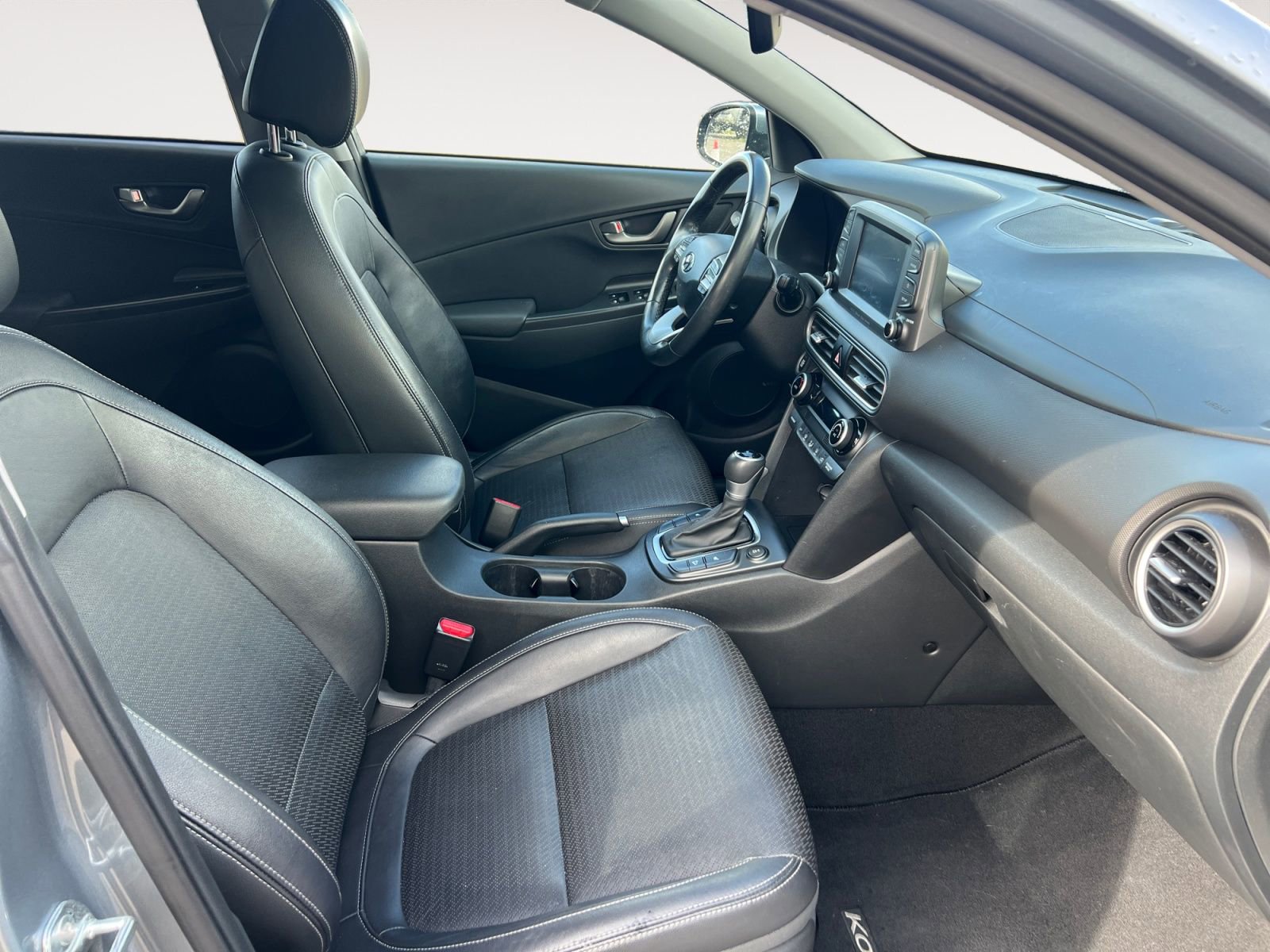 Used 2021 Hyundai Kona Limited AWD/4WD image 15