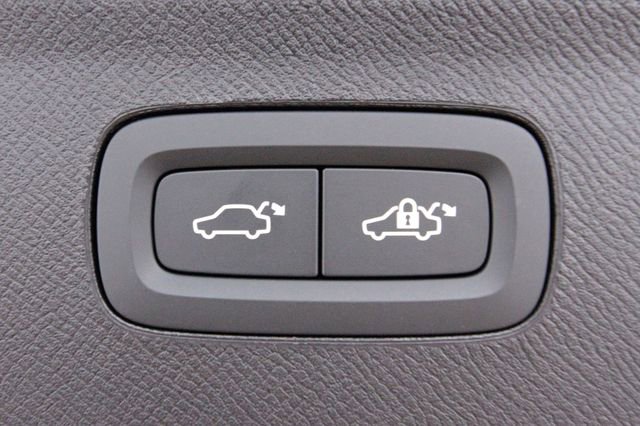 Certified 2025 Volvo XC90 B6 Plus w/ Protection Package Premier image 36