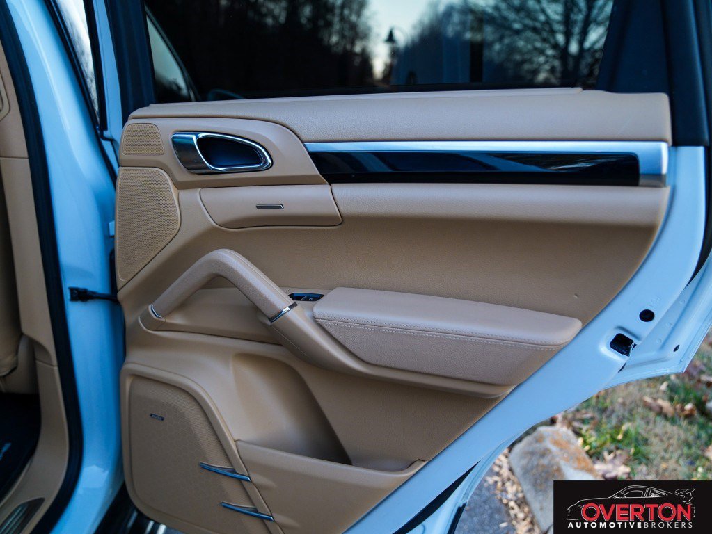 Used 2015 Porsche Cayenne S image 30