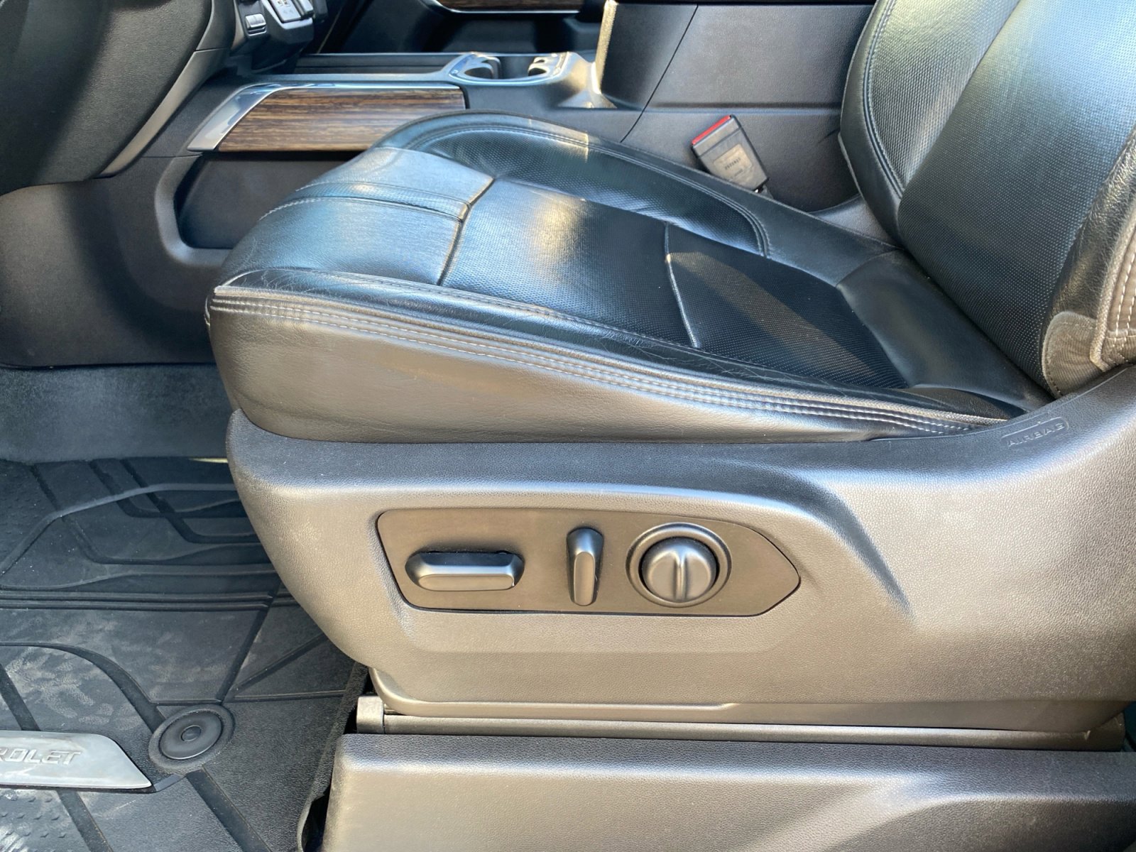 Used 2019 Chevrolet Silverado 1500 High Country w/ Technology Package image 13