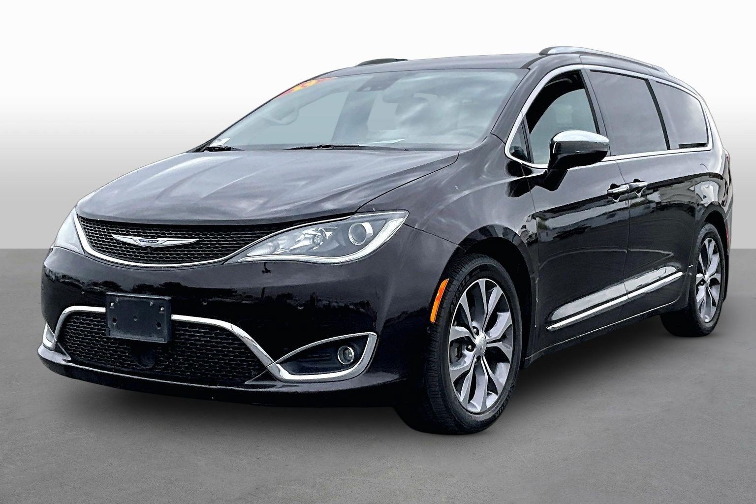 Used 2019 Chrysler Pacifica Limited w/ Advanced Safetytec Group FWD image 1