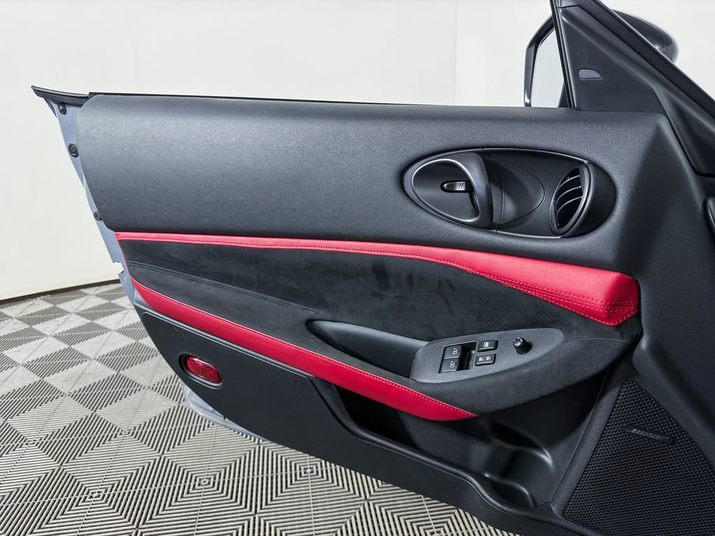 Certified 2024 Nissan Z Performance w/ Floor Mat Package image 47