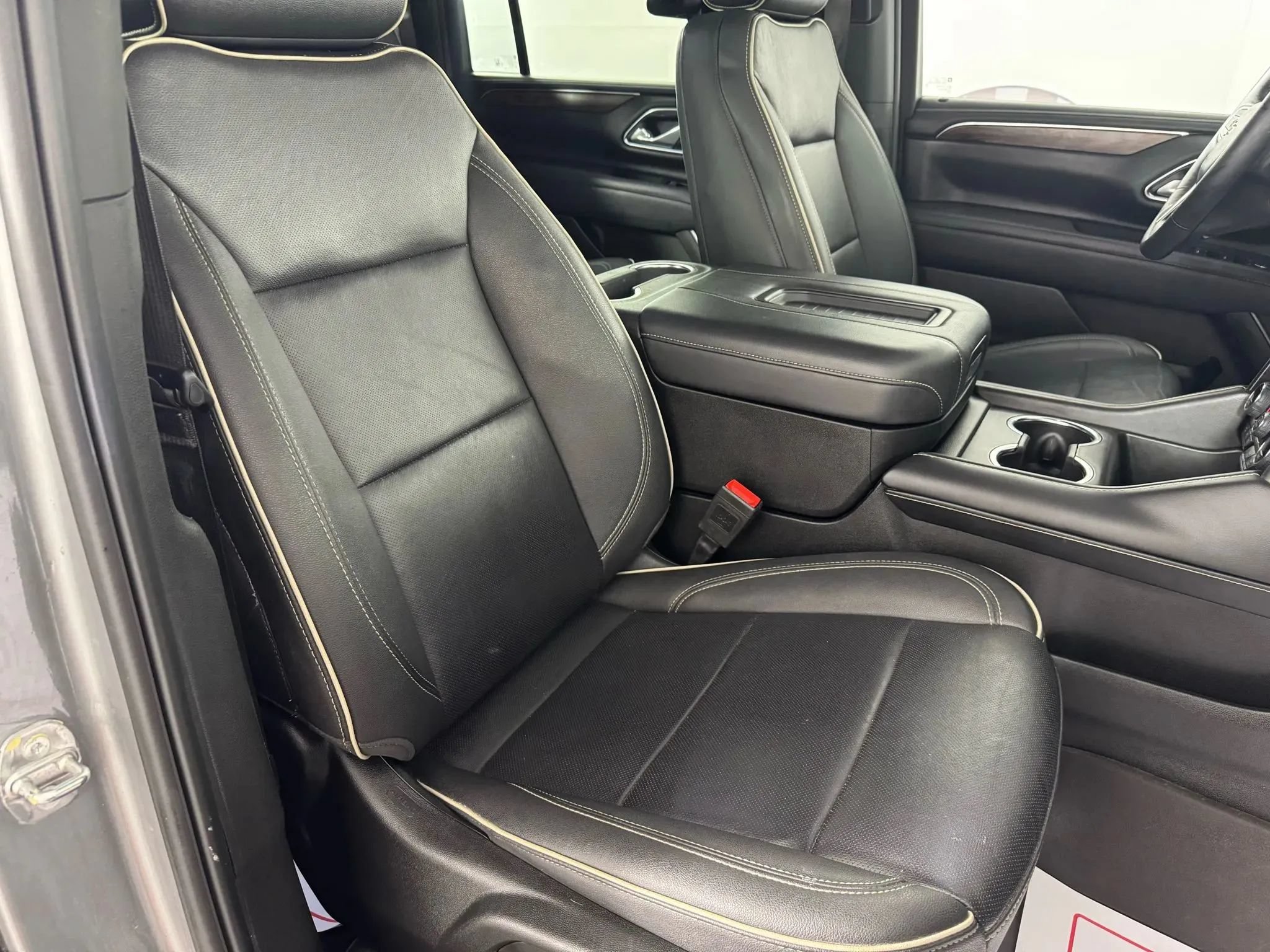 Used 2024 Chevrolet Suburban Premier AWD/4WD image 34