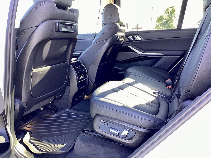 Used 2021 BMW X7 xDrive40i w/ Premium Package image 17