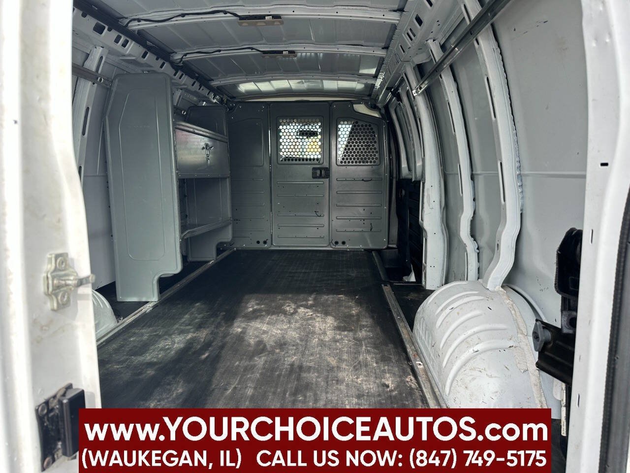 Used 2017 Chevrolet Express 2500 Extended RWD image 13