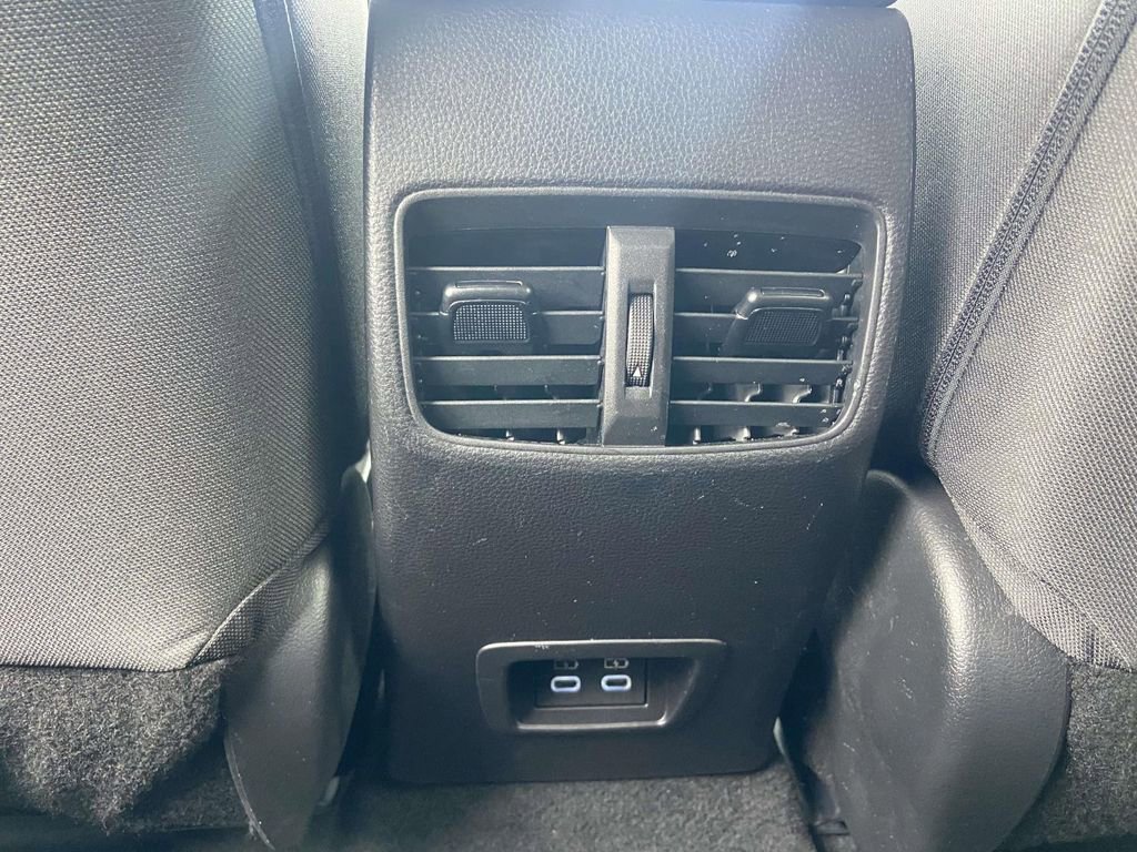 Used 2025 Toyota Corolla Cross LE image 19