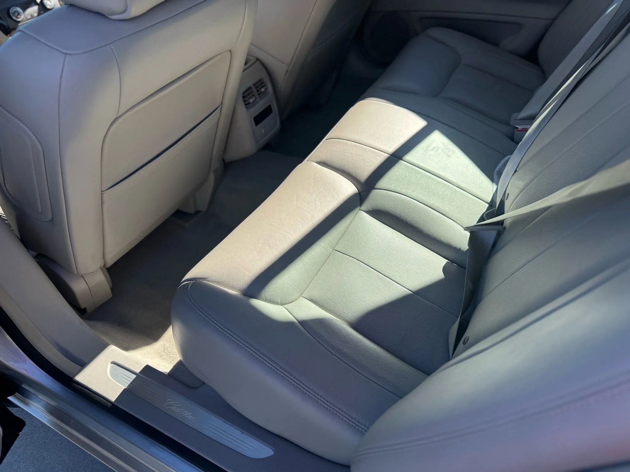 Used 2011 Cadillac DTS Luxury image 37