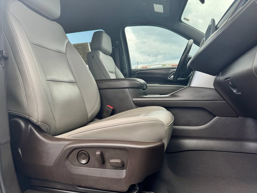 Used 2022 Chevrolet Suburban LT w/ Luxury Package AWD/4WD image 10