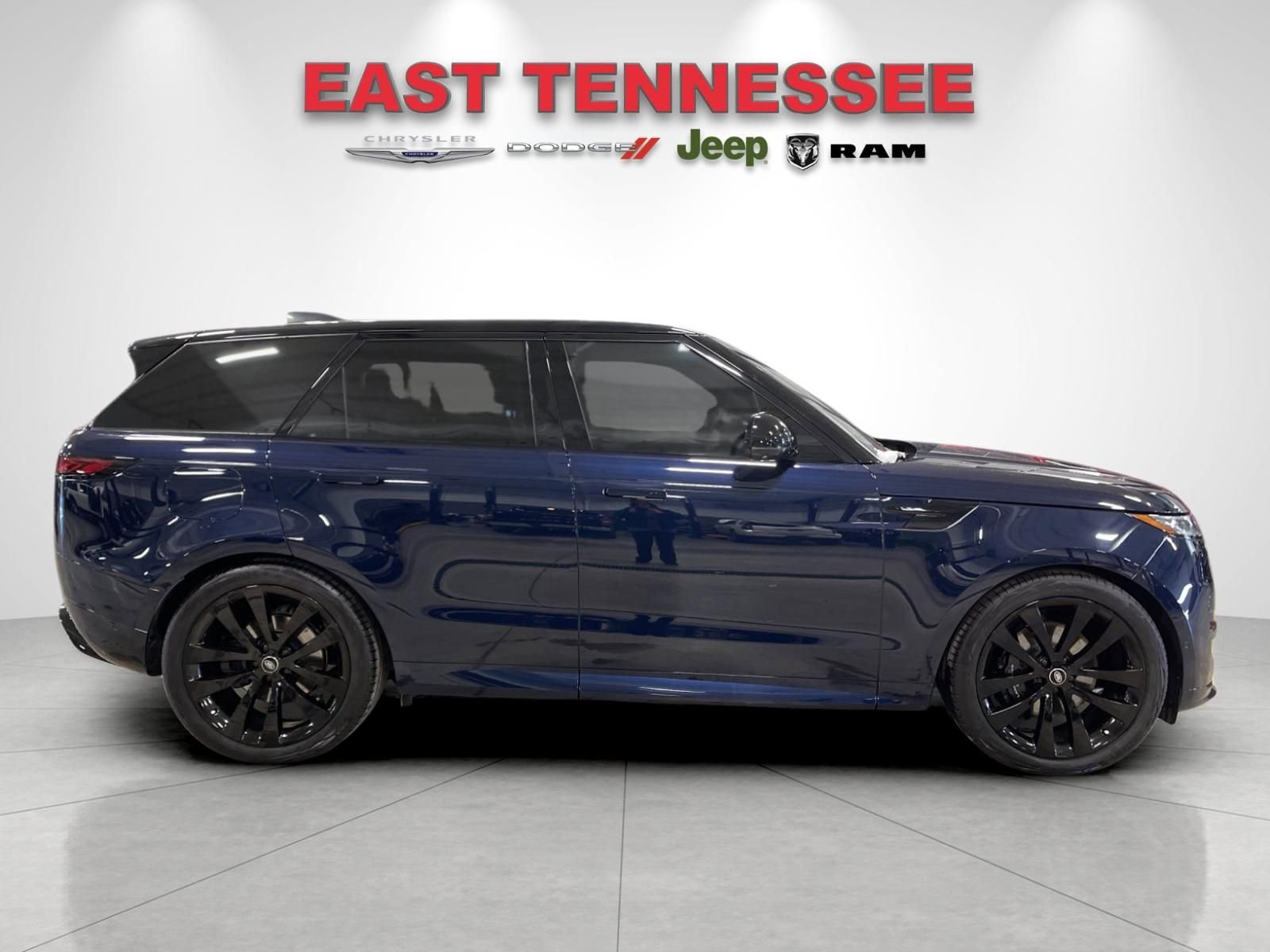 Used 2023 Land Rover Range Rover Sport SE Dynamic image 2