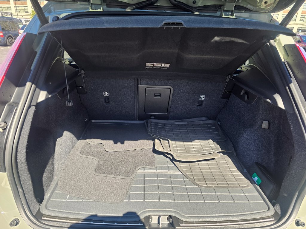 Certified 2024 Volvo XC40 B5 Plus w/ Protection Package Premier AWD/4WD image 7