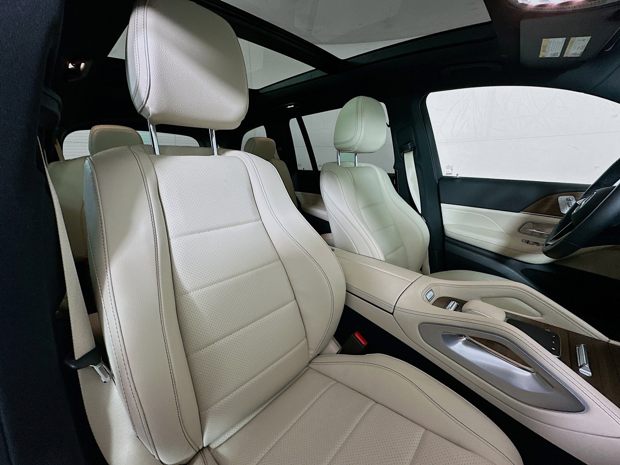 Certified 2025 Mercedes-Benz GLS 450 4MATIC image 31