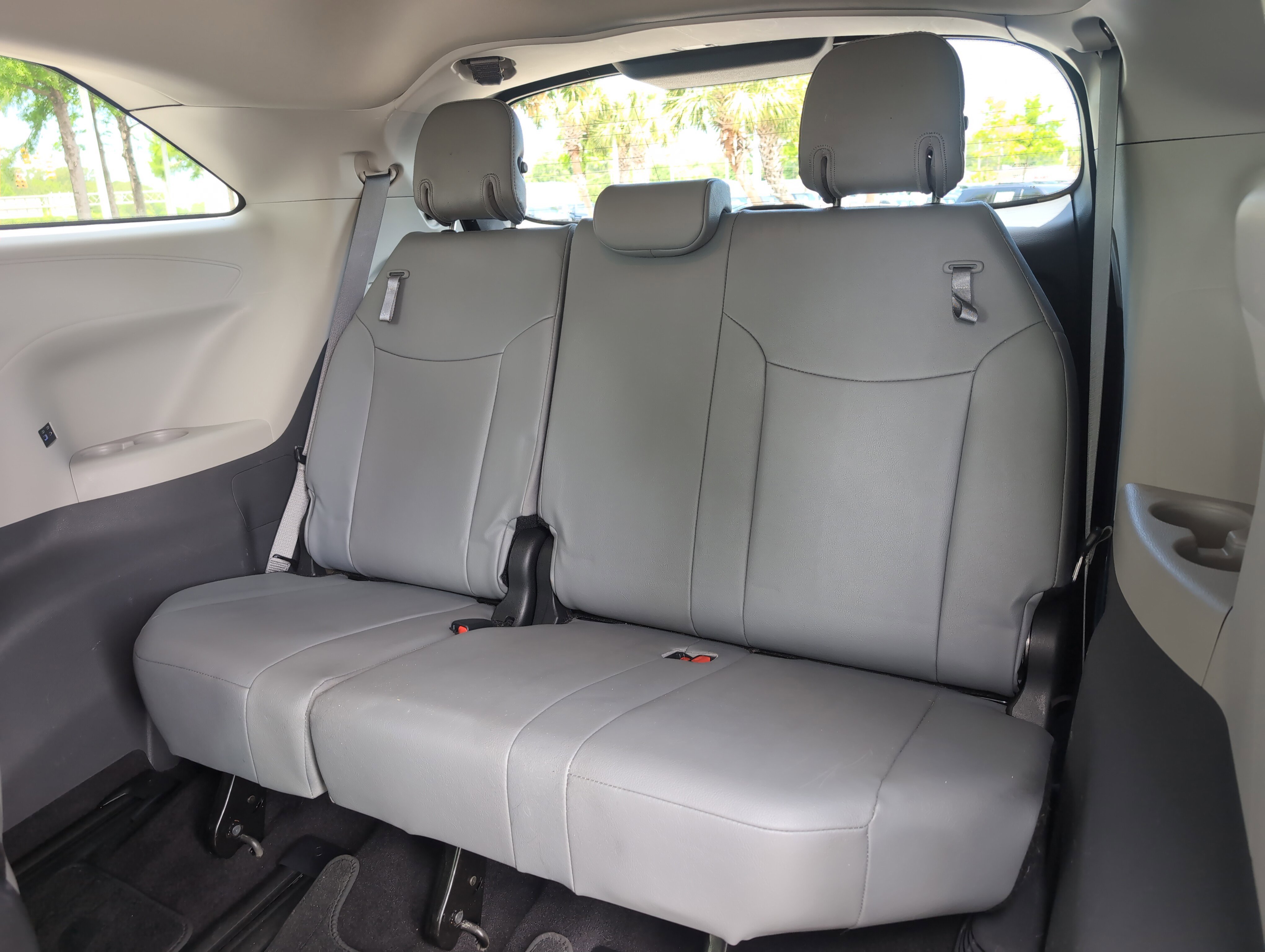 Certified 2023 Toyota Sienna XLE FWD image 31