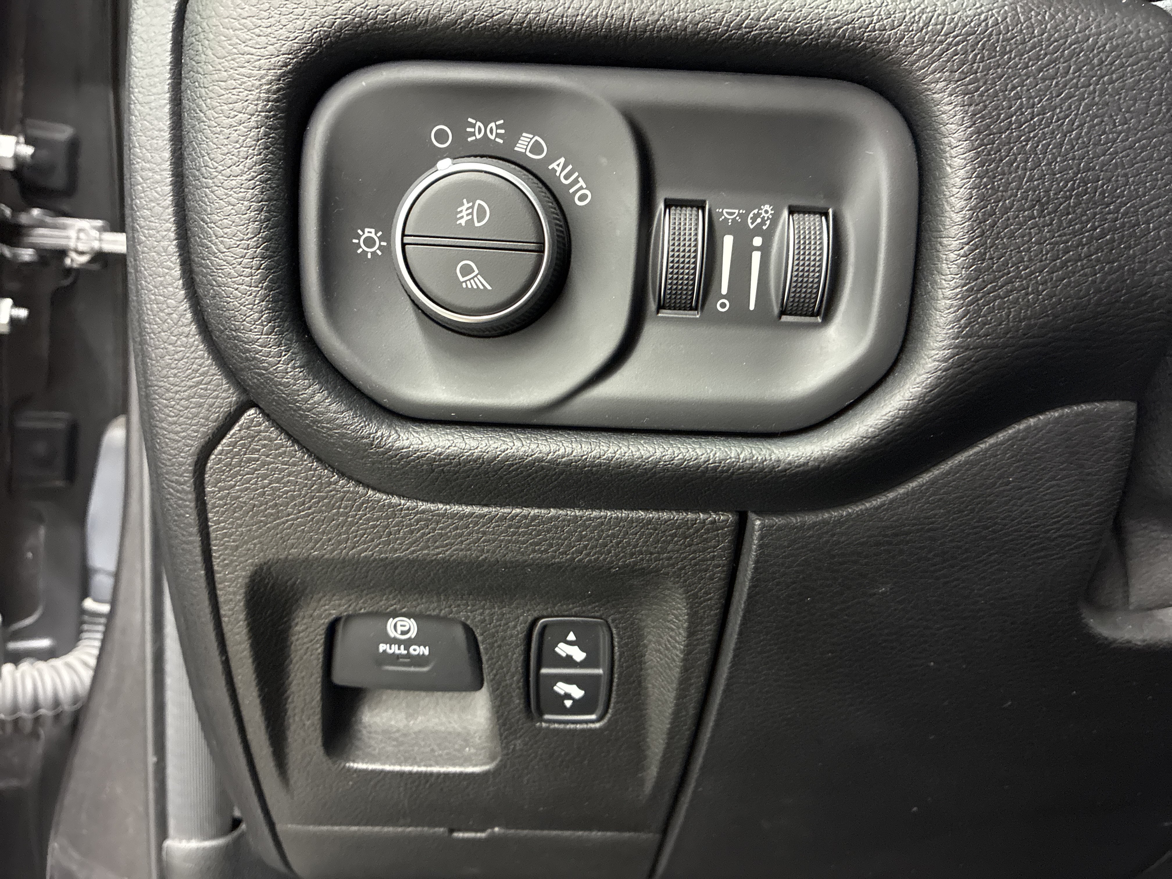 Used 2019 RAM 1500 Big Horn AWD/4WD image 19