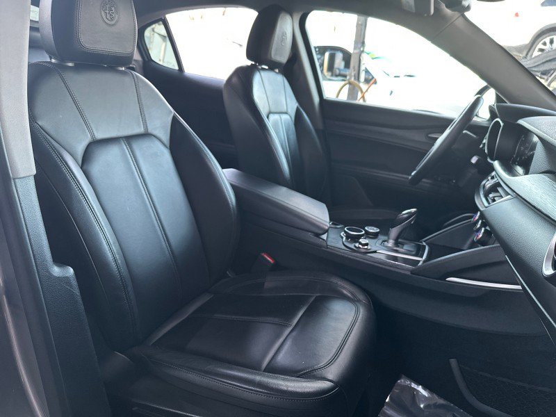 Used 2018 Alfa Romeo Stelvio AWD image 70