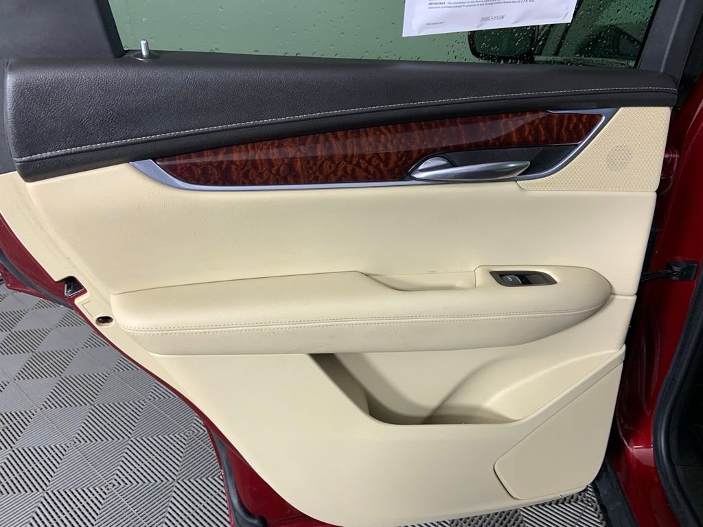 Used 2018 Cadillac XT5 Luxury w/ Driver Awareness Package FWD image 19
