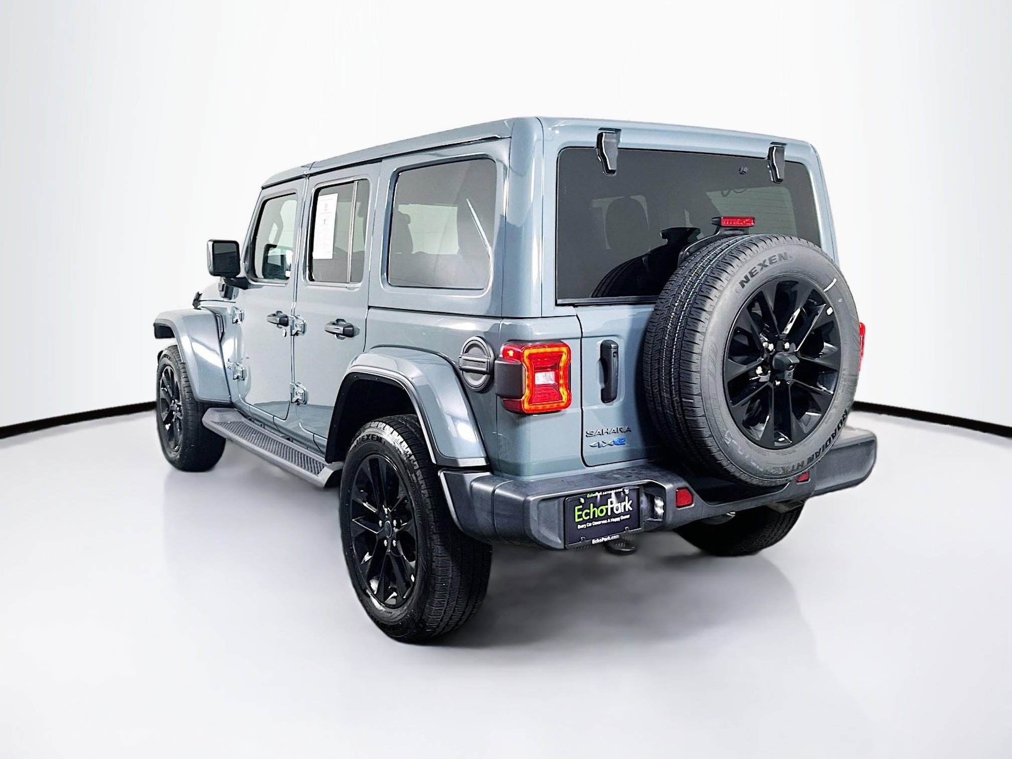 Used 2025 Jeep Wrangler Unlimited Sahara AWD/4WD image 5