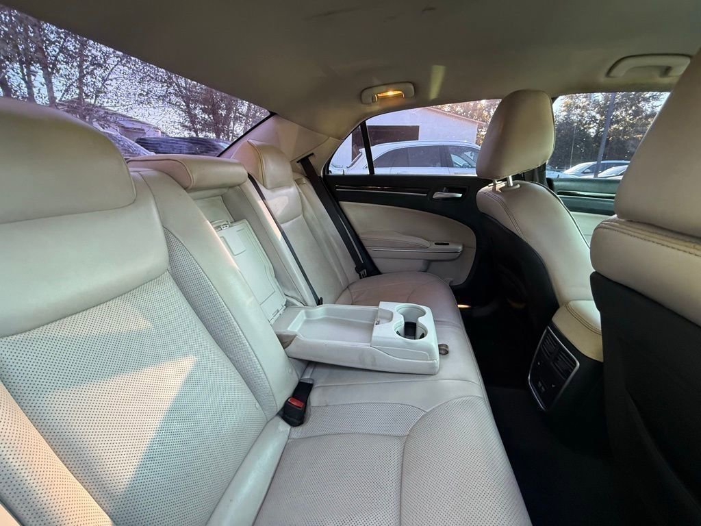 Used 2018 Chrysler 300 Limited image 24