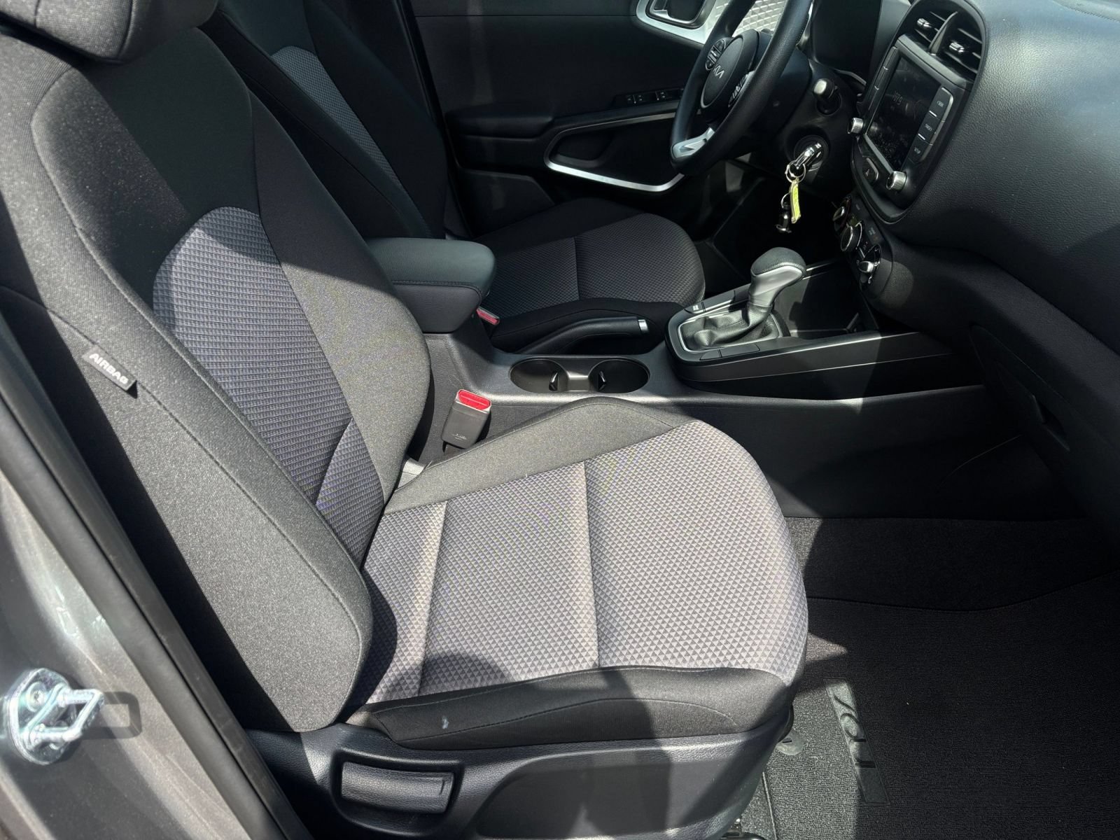 Used 2025 Kia Soul LX w/ LX Technology Package FWD image 34