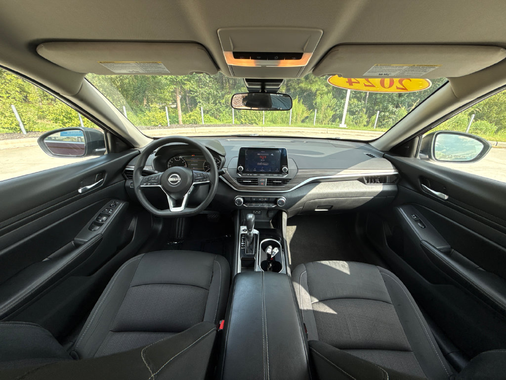 Used 2024 Nissan Altima 2.5 SV FWD image 16