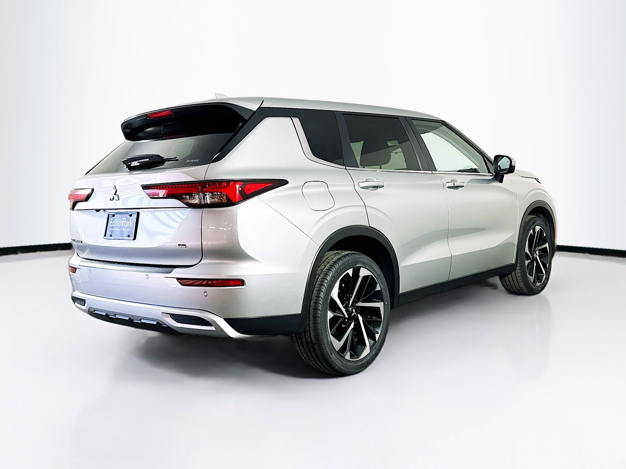 Used 2024 Mitsubishi Outlander SE image 9