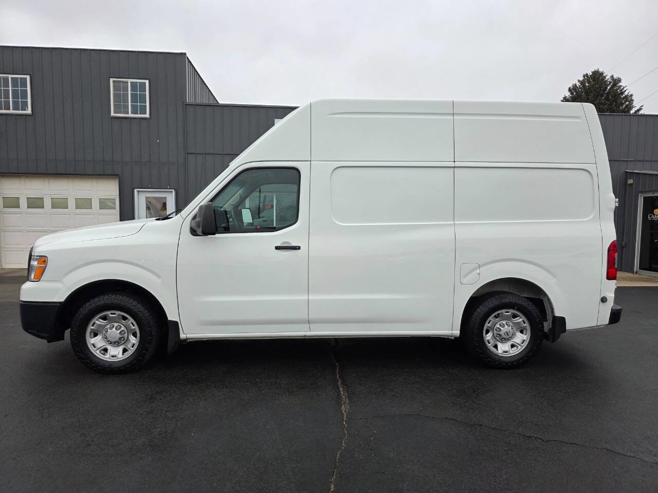 Used 2021 Nissan NV 2500 SV w/ Navigation Package image 2