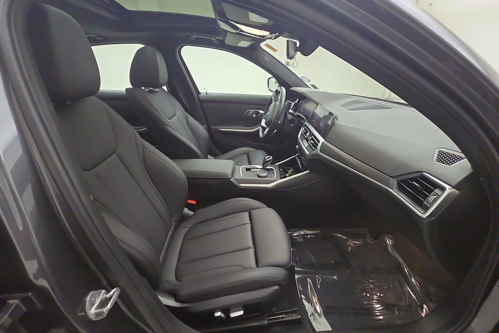 Certified 2021 BMW 330i xDrive Sedan w/ Driving Assistance Package image 29