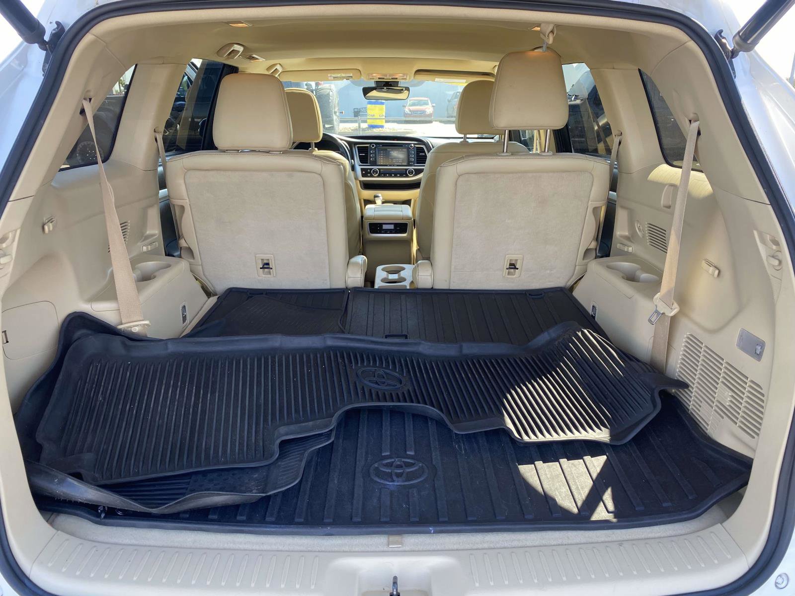 Used 2019 Toyota Highlander XLE FWD image 10