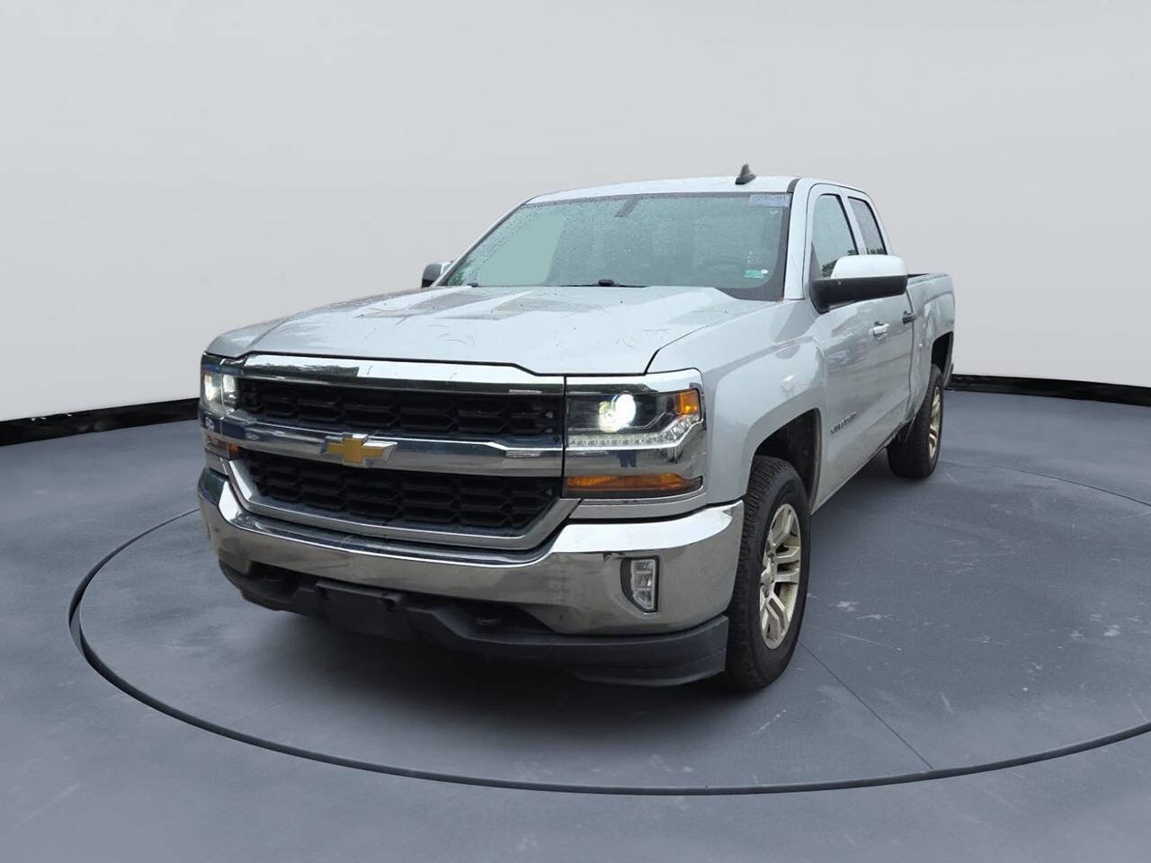 Used 2017 Chevrolet Silverado 1500 LT w/ All Star Edition image 2
