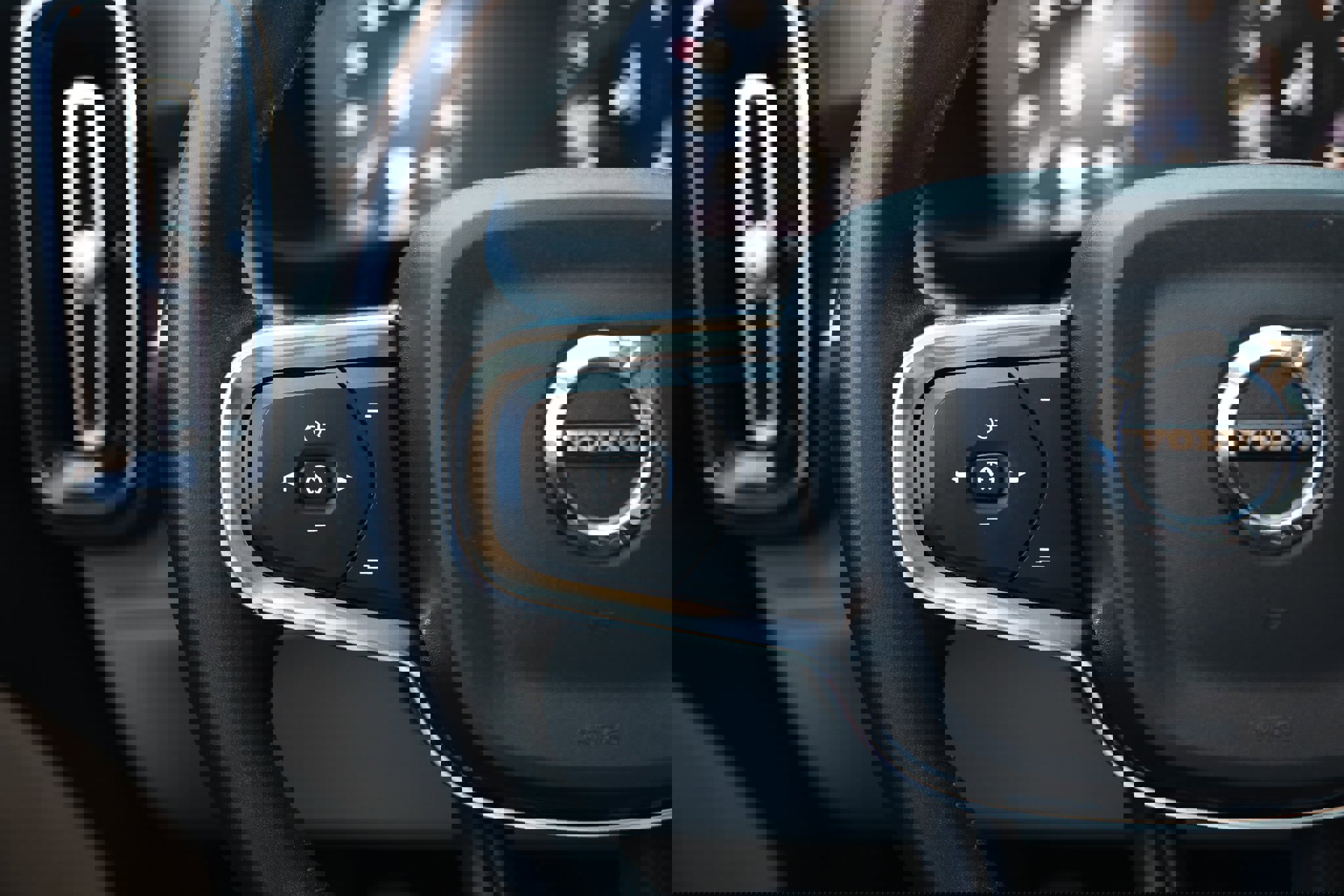 Used 2021 Volvo XC40 T4 Momentum w/ Protection Package Premier image 33