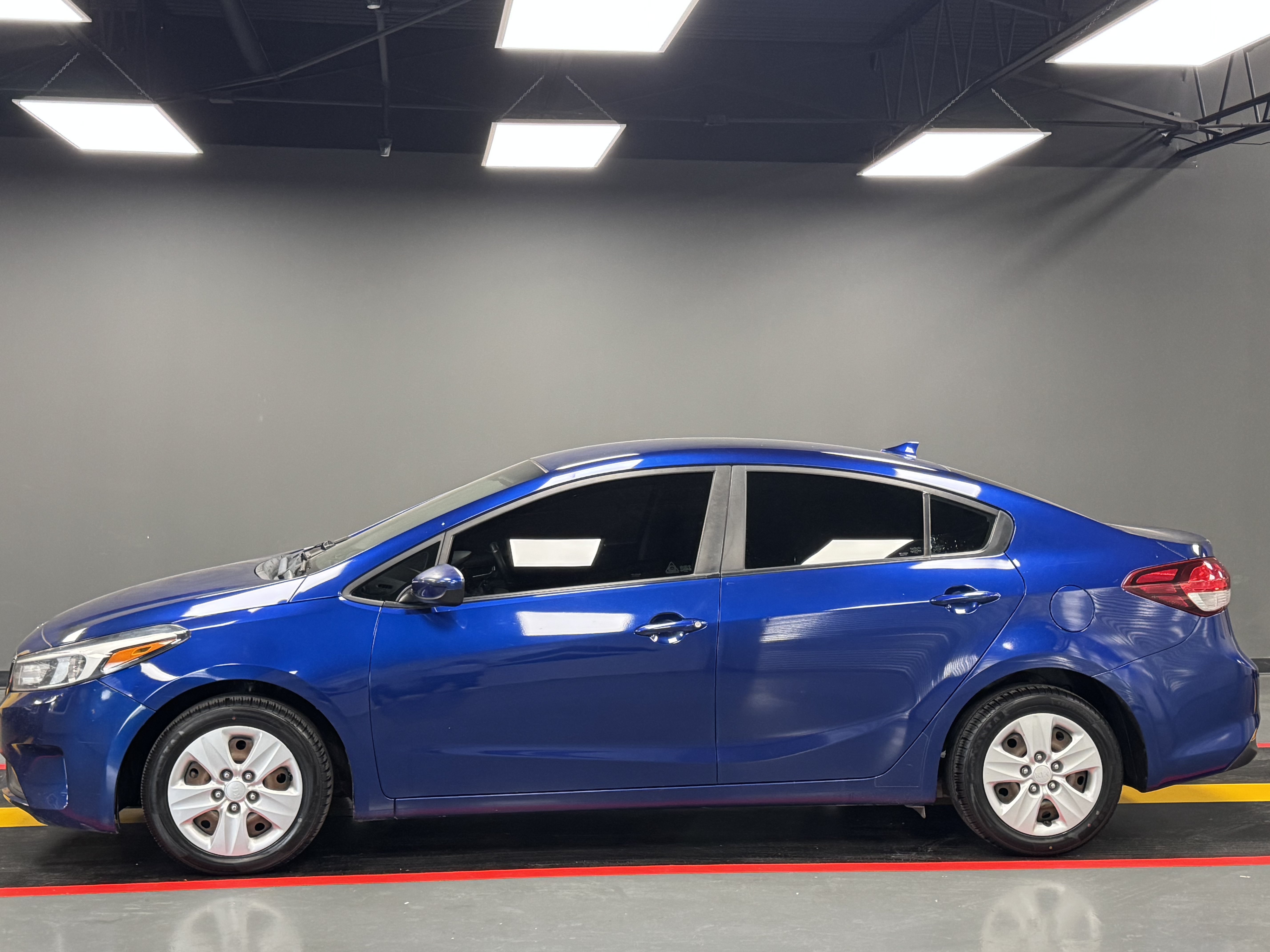 Used 2017 Kia Forte LX FWD image 3