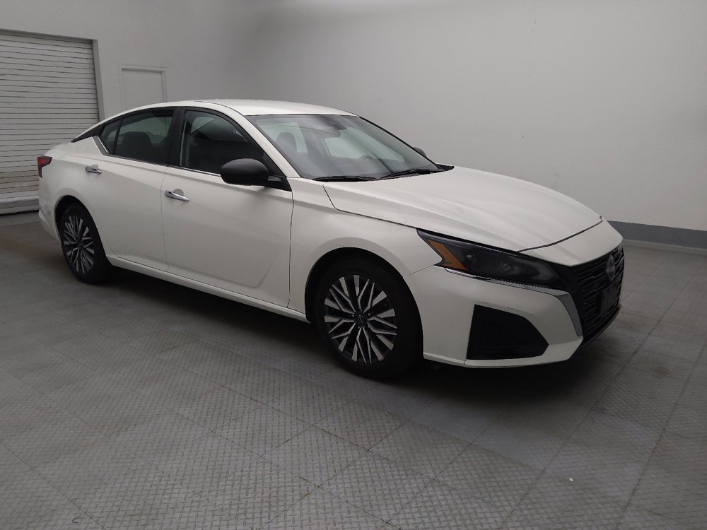 Used 2025 Nissan Altima 2.5 SV FWD image 11