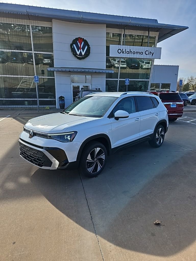New 2026 Volkswagen Taos SE image 1