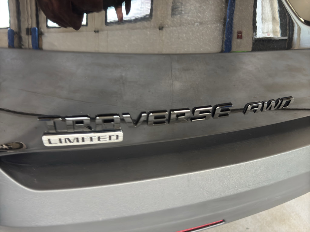 Used 2024 Chevrolet Traverse RS w/ LPO, Floor Liner Package AWD/4WD image 10