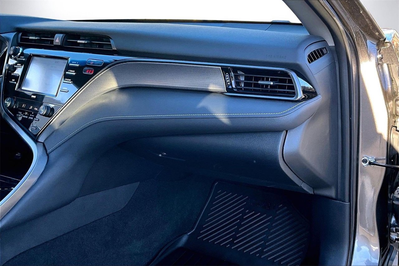 Used 2020 Toyota Camry SE image 18