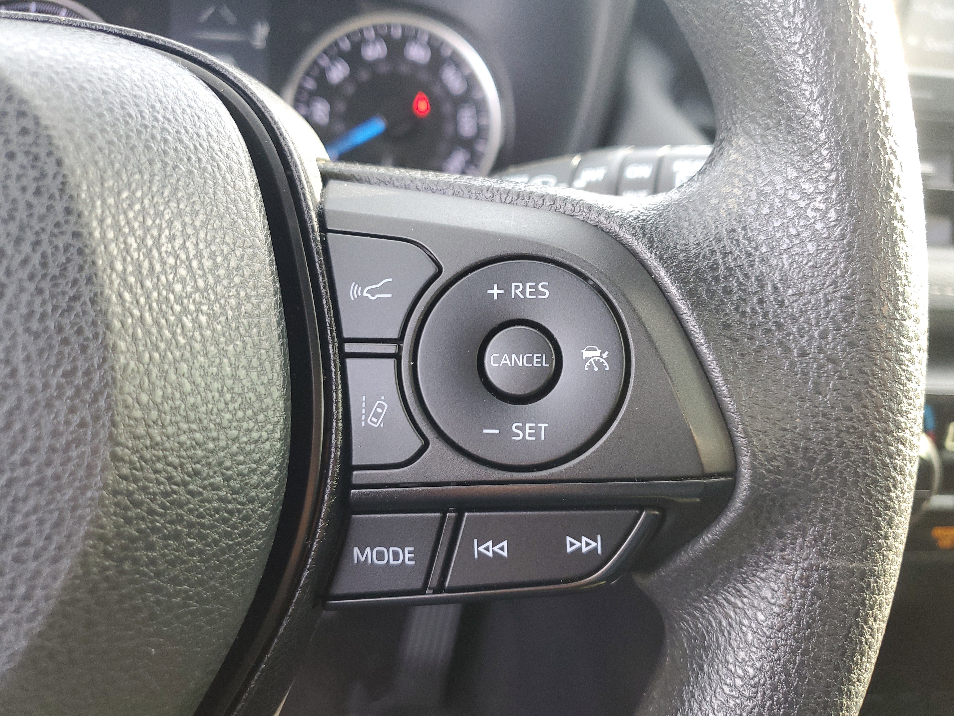 Used 2022 Toyota RAV4 XLE image 28