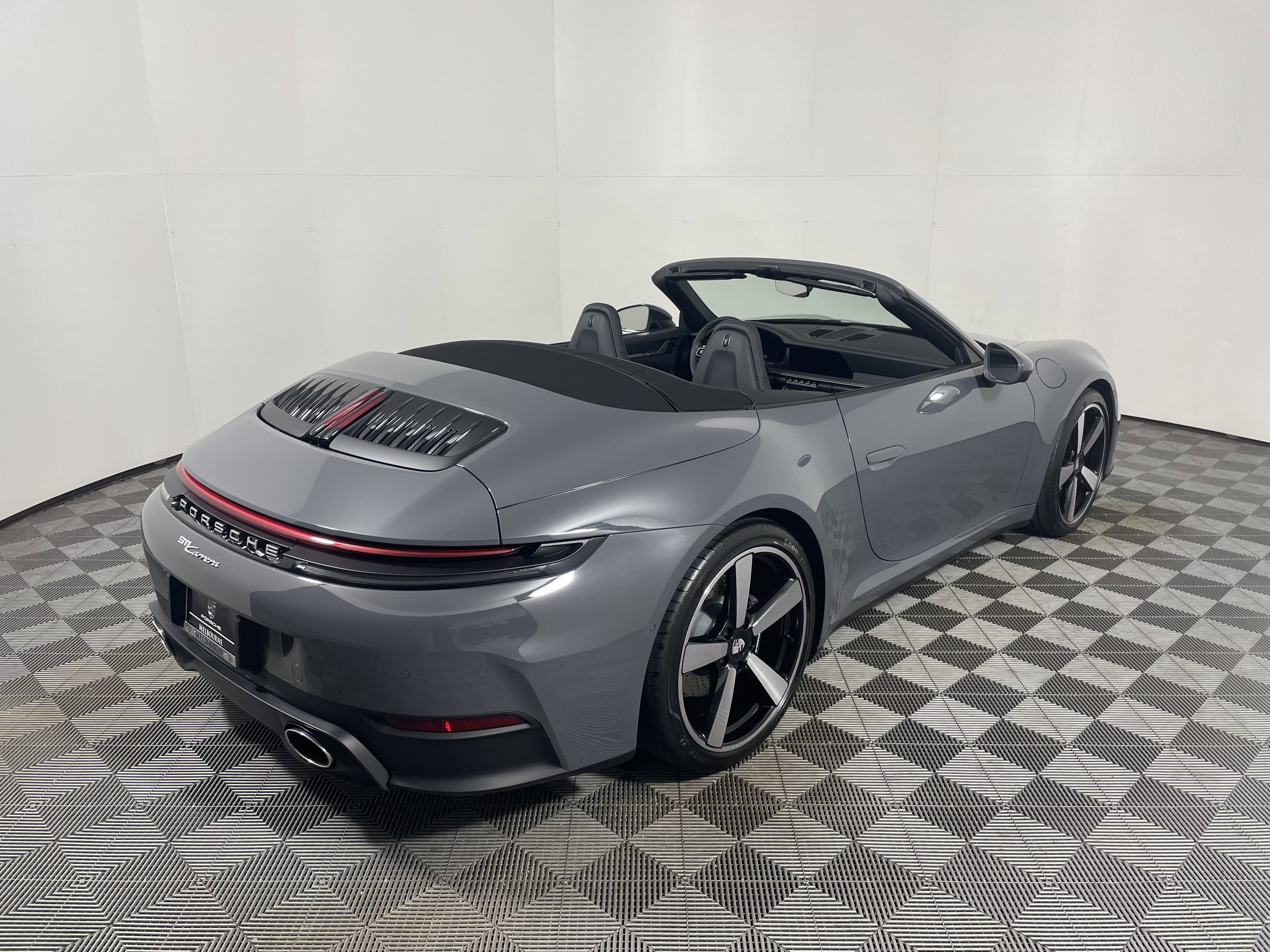 Used 2025 Porsche 911 Carrera image 7