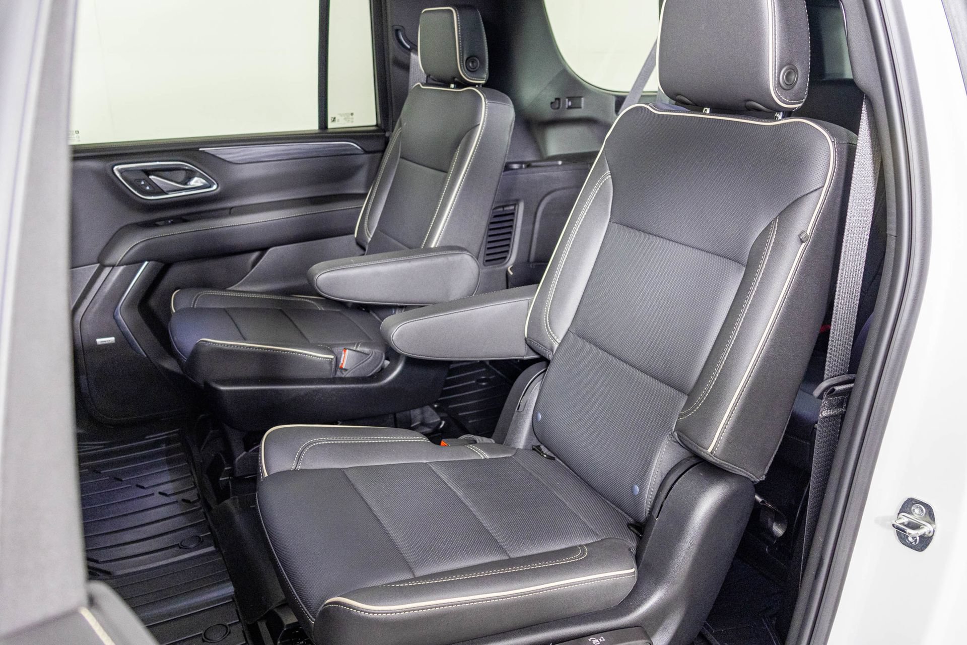 Used 2024 GMC Yukon XL SLT w/ SLT Luxury Package AWD/4WD image 42