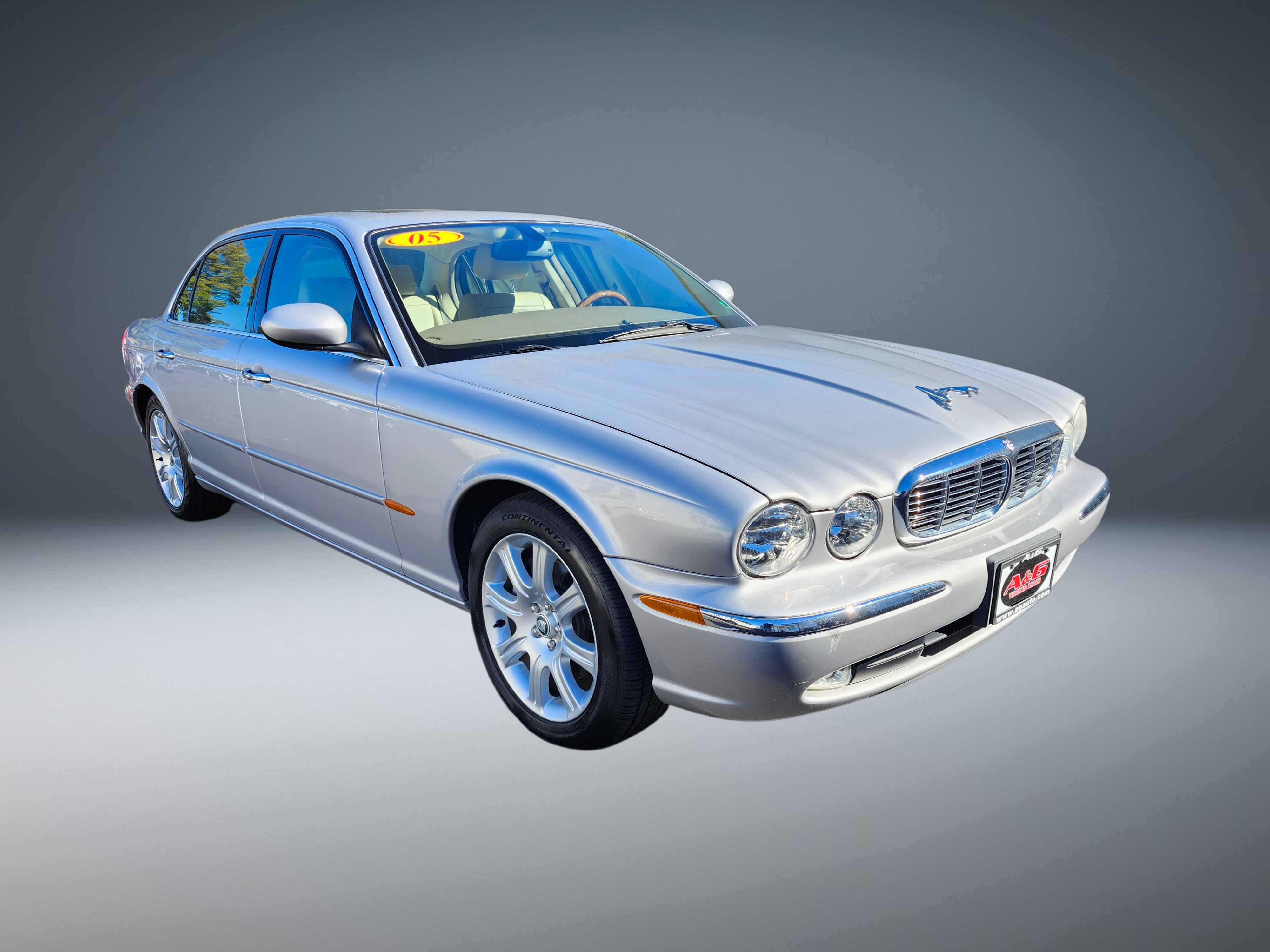 Used 2005 Jaguar XJ8 RWD image 1