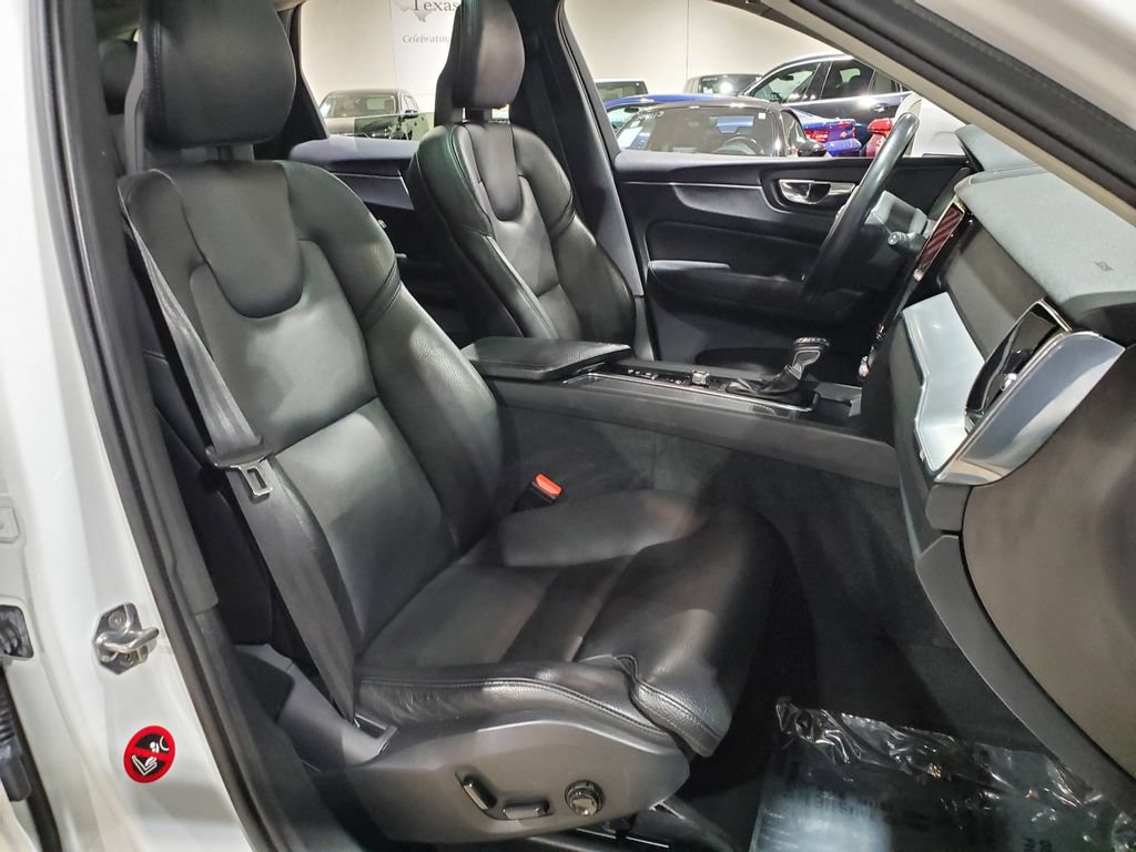 Used 2019 Volvo XC60 T6 Momentum w/ Advanced Package AWD/4WD image 14