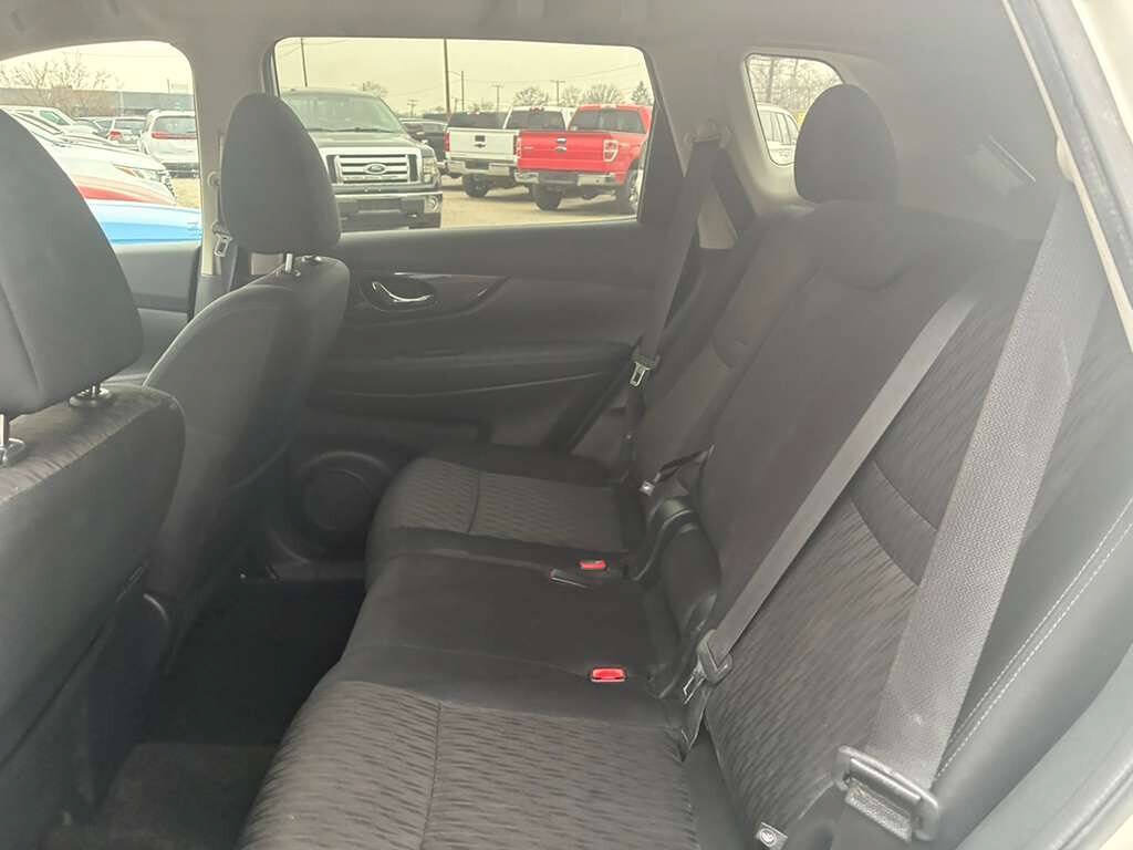Used 2020 Nissan Rogue SV FWD image 10