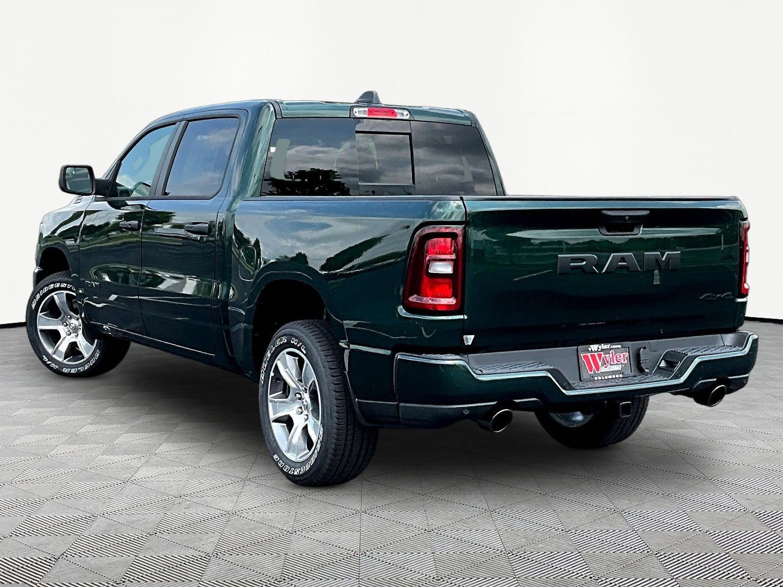 New 2026 RAM 1500 Express AWD/4WD image 4