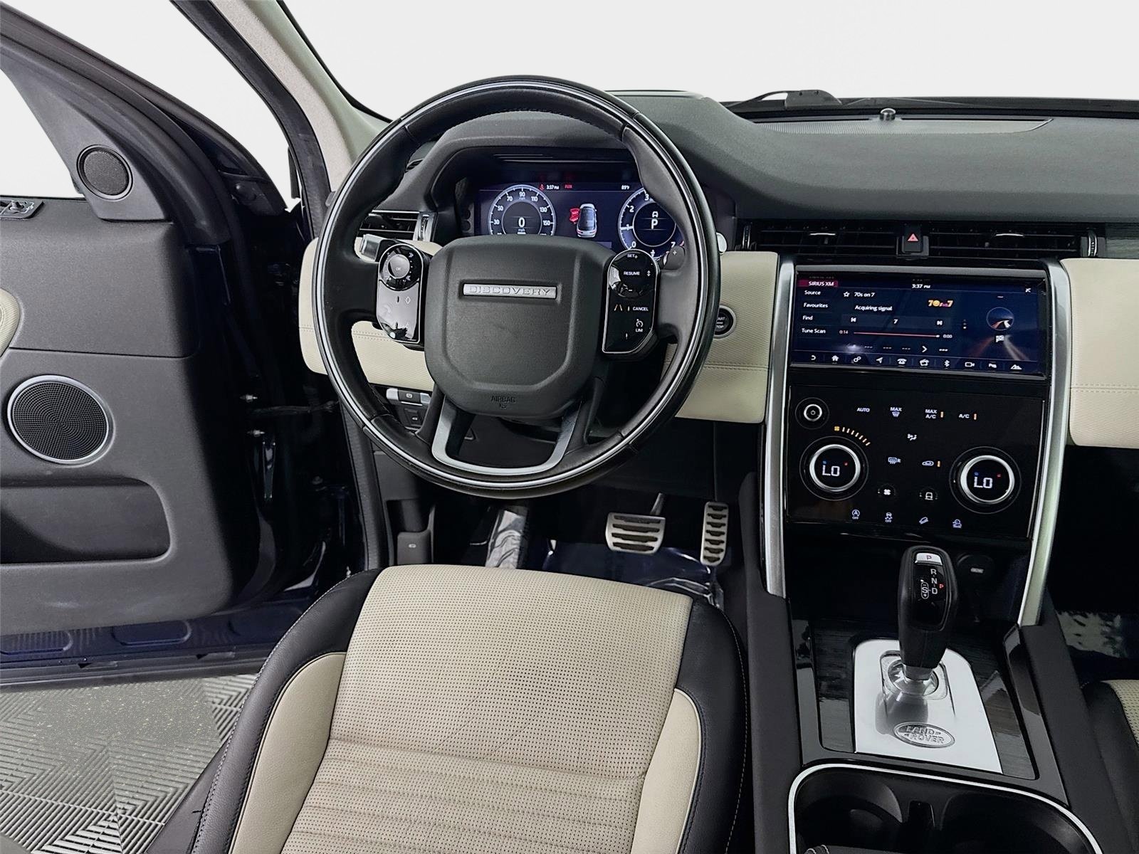 Used 2020 Land Rover Discovery Sport SE R-Dynamic image 24