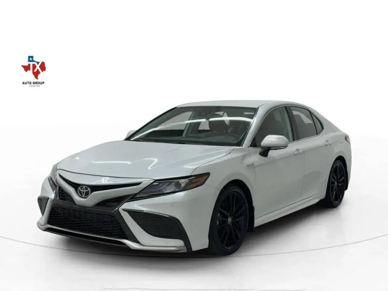 Used 2021 Toyota Camry XSE w/ Navigation Upgrade Package FWD image 5