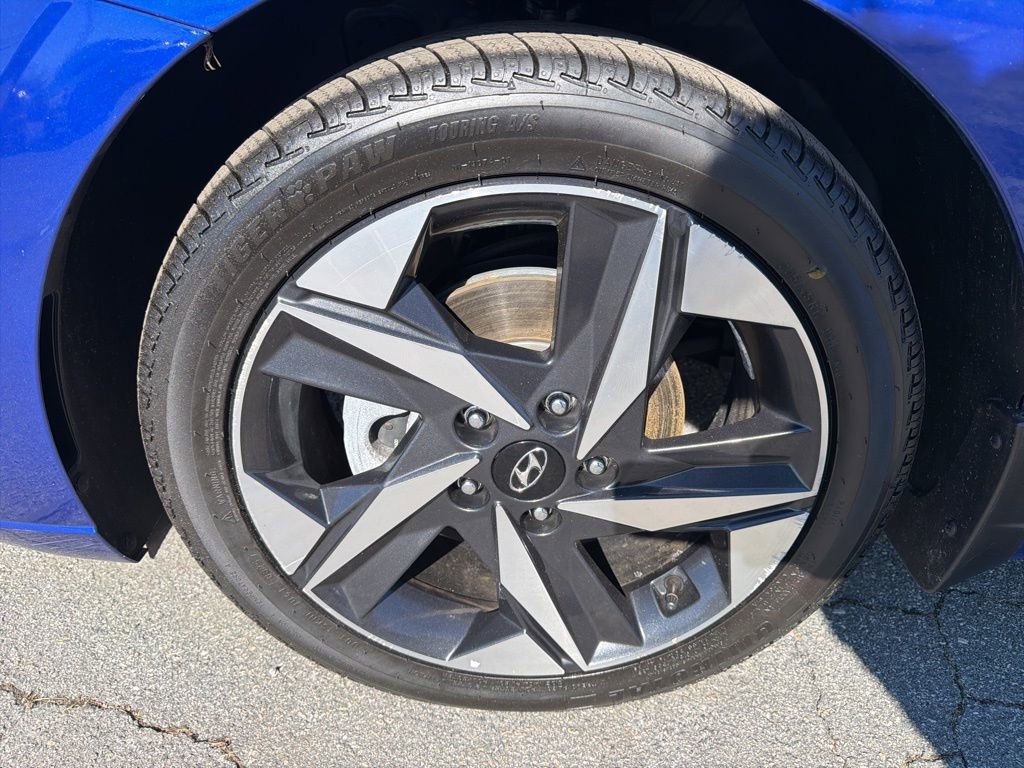 Used 2023 Hyundai Elantra Limited image 41