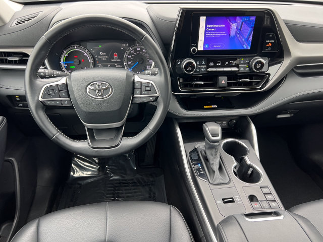 Used 2023 Toyota Highlander XLE AWD/4WD image 3