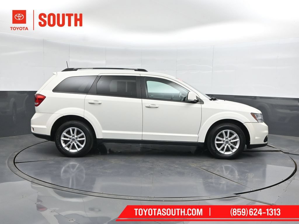 Used 2019 Dodge Journey SE FWD image 3