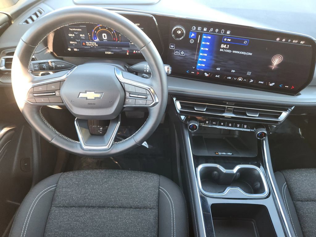 Used 2025 Chevrolet Traverse LT image 27