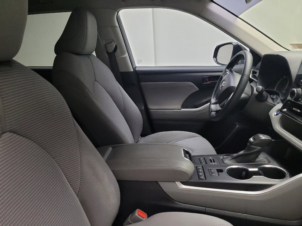 Used 2022 Toyota Highlander LE image 21