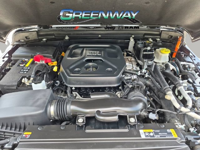 Used 2022 Jeep Wrangler Unlimited Sahara AWD/4WD image 9